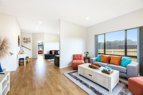 Photo of property in 27 Toledo Avenue, Henderson, Auckland, 0612