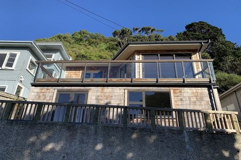 Photo of property in 274 Queens Drive, Lyall Bay, Wellington, 6022