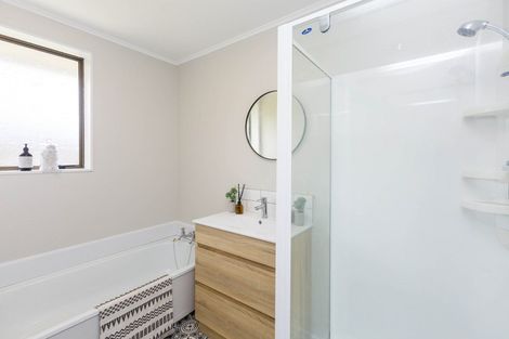 Photo of property in 1/21 Roband Crescent, Brown Owl, Upper Hutt, 5018