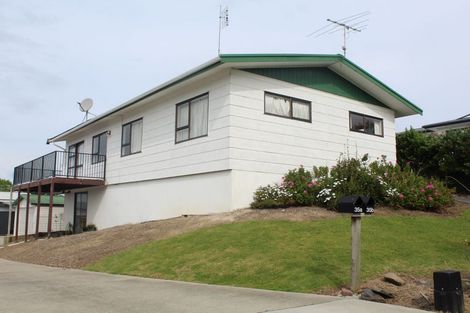 Photo of property in 35 Gledstane Road, Stanmore Bay, Whangaparaoa, 0932