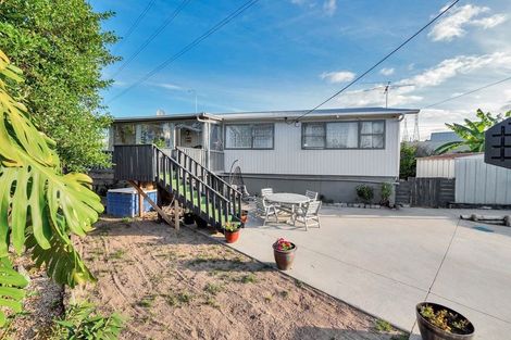 Photo of property in 33 Huruhuru Road, Massey, Auckland, 0614