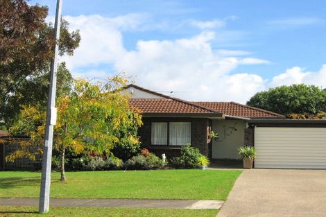 Photo of property in 3/15 Parramatta Place, Botany Downs, Auckland, 2010