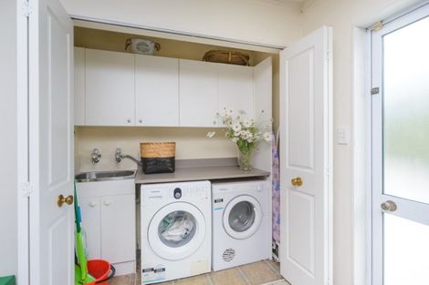 Photo of property in 22 Greenwood Place, Fitzherbert, Palmerston North, 4410