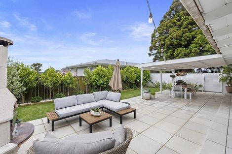 Photo of property in 64 Tiroroa Avenue, Te Atatu South, Auckland, 0610