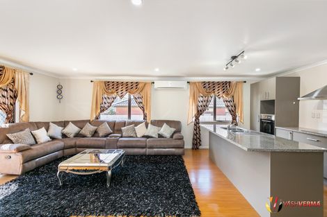 Photo of property in 10a Evans Road, Weymouth, Auckland, 2103