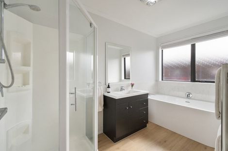 Photo of property in 11 Geneva Terrace, Kelvin Grove, Palmerston North, 4414