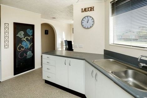 Photo of property in 96 Hillcrest Drive, Kelvin Grove, Palmerston North, 4414