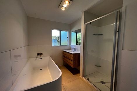 Photo of property in 2/39 Camrose Place, Glenfield, Auckland, 0629