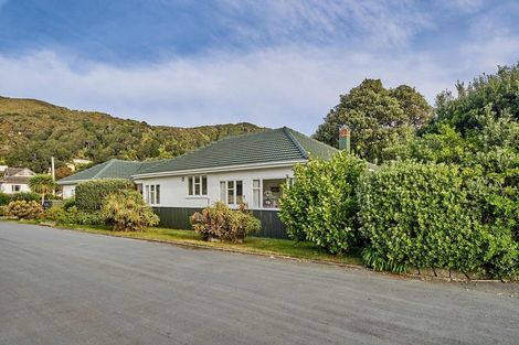 Photo of property in 1 Heketara Street, Eastbourne, Lower Hutt, 5013