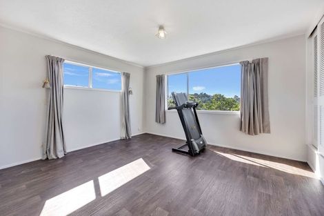 Photo of property in 30a Cheltenham Terrace, Newlands, Wellington, 6037