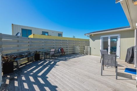 Photo of property in 35 Marine Parade South, Foxton Beach, Foxton, 4815