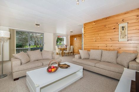 Photo of property in 2/11 Grenadine Place, Unsworth Heights, Auckland, 0632