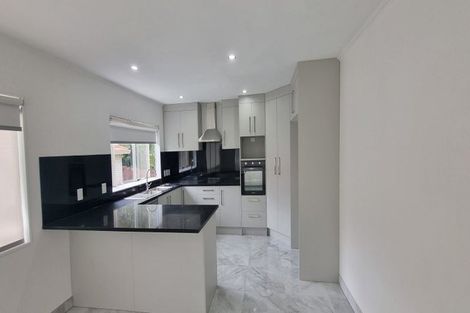 Photo of property in 2/42 De Havilland Drive, Goodwood Heights, Auckland, 2105