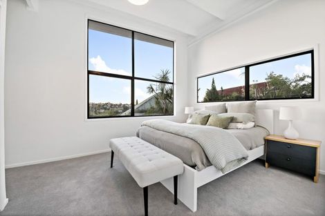 Photo of property in 3 Kathleen Street, Totara Vale, Auckland, 0627