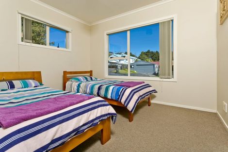 Photo of property in 2/11 Anne Mclean Drive, Bayview, Auckland, 0629