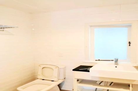 Photo of property in 76 Browns Bay Road, Rothesay Bay, Auckland, 0630