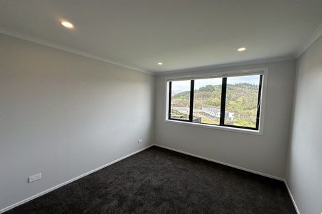 Photo of property in 32 Bee Lane, Whitby, Porirua, 5024