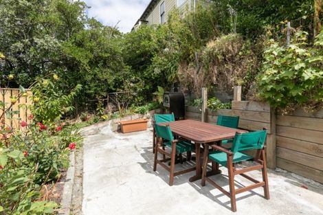 Photo of property in 37 Drummond Street, Mount Cook, Wellington, 6021