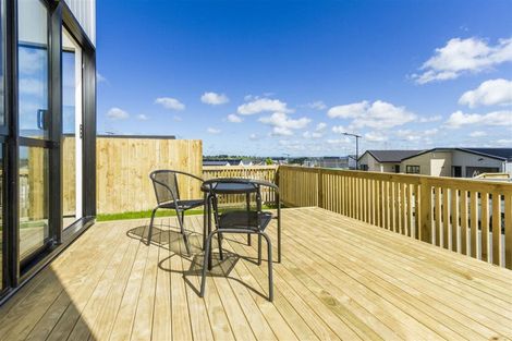 Photo of property in 1 Horokaka Street, Massey, Auckland, 0614