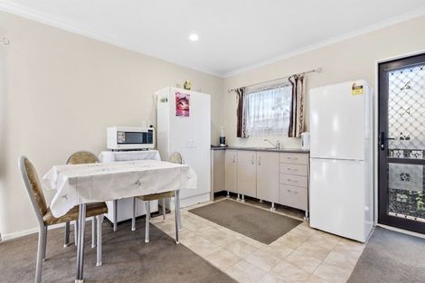 Photo of property in 18 Dungarvon Place, Clendon Park, Auckland, 2103