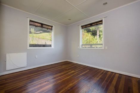 Photo of property in 35 Milton Terrace, Picton, 7220