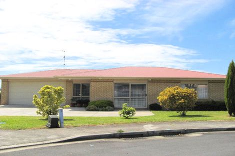 Photo of property in 9 Hocken Place, Mangere Bridge, Auckland, 2022
