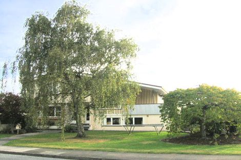 Photo of property in 2 Cruickshank Road, Clouston Park, Upper Hutt, 5018