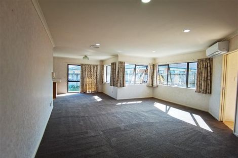 Photo of property in 42 Carisbrook Crescent, Papakura, 2110