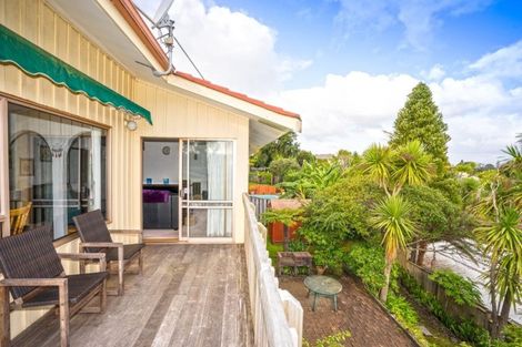 Photo of property in 8 Mappin Place, Chatswood, Auckland, 0626