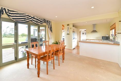 Photo of property in 100 South Head Road, South Head, Helensville, 0874