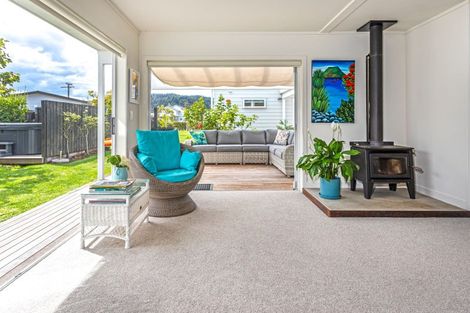 Photo of property in 107 Riverview Road, Whangamata, 3620