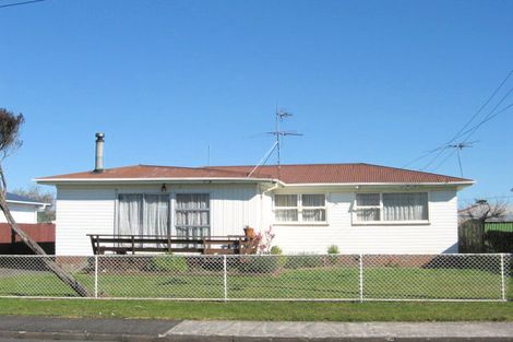 Photo of property in 68 Cargill Street, Papakura, 2110