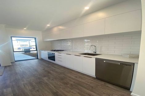 Photo of property in 14 Joseph Bolton Crescent, Wallaceville, Upper Hutt, 5018