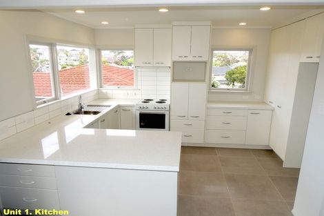 Photo of property in 9 Seaview Road, Castor Bay, Auckland, 0620