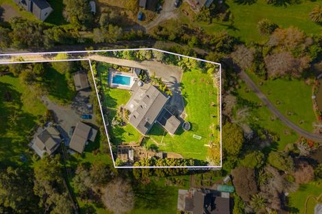 Photo of property in 15a Whangaparaoa Road, Red Beach, 0932