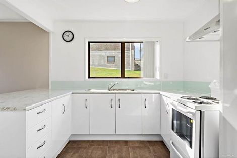 Photo of property in 2 Sheehan Road, Te Atatu South, Auckland, 0610