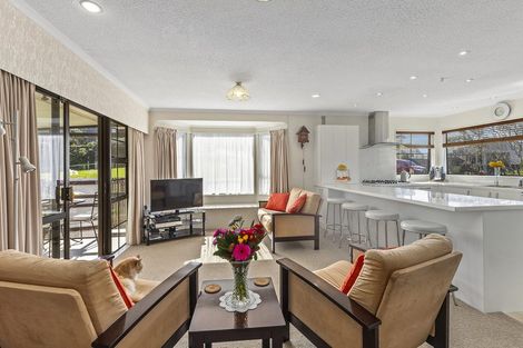 Photo of property in 87 Victory Crescent, Tawa, Wellington, 5028