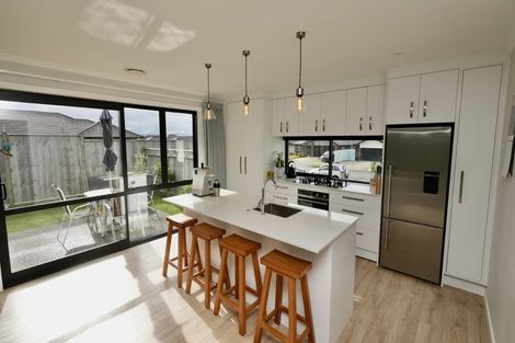 Photo of property in 202 Pacific Drive, Fitzherbert, Palmerston North, 4410