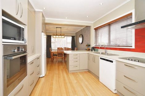 Photo of property in 2 Dover Road, St Andrews, Hamilton, 3200