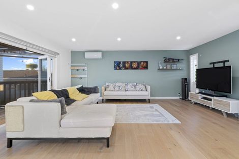 Photo of property in 37a Bradbury Road, Botany Downs, Auckland, 2010