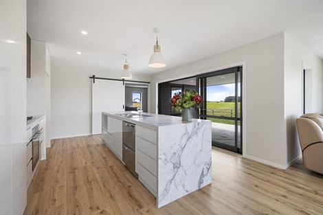 Photo of property in 539 Cemetery Road, Sanson, Palmerston North, 4479