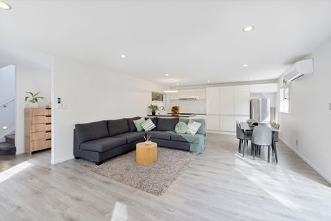 Photo of property in 1a Miro Street, New Lynn, Auckland, 0600