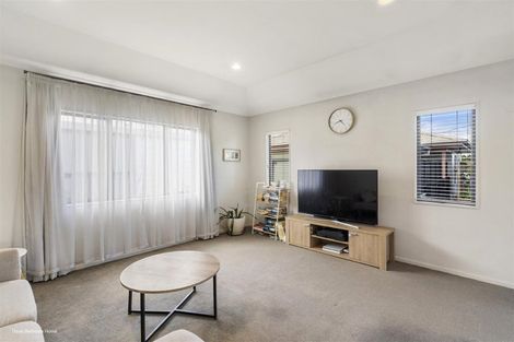 Photo of property in 51 Queen Mary Avenue, New Lynn, Auckland, 0600