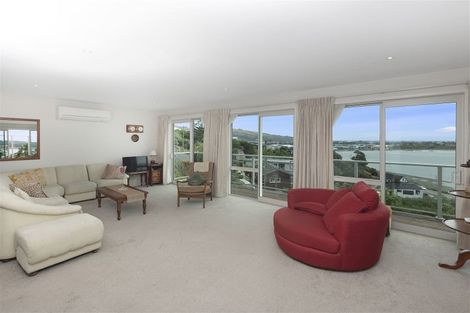 Photo of property in 19 The Brae, Mount Pleasant, Christchurch, 8081