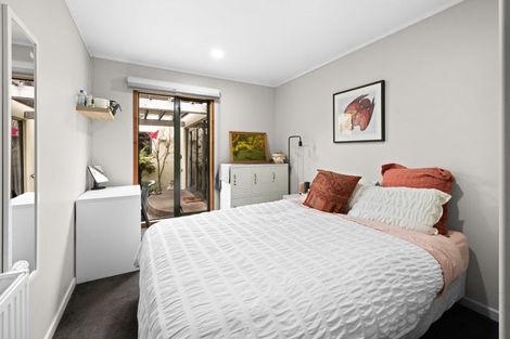 Photo of property in 2 Ritchie Place, Havelock North, 4130