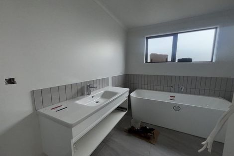 Photo of property in 15a Rose Leigh Drive, Cambridge, 3434
