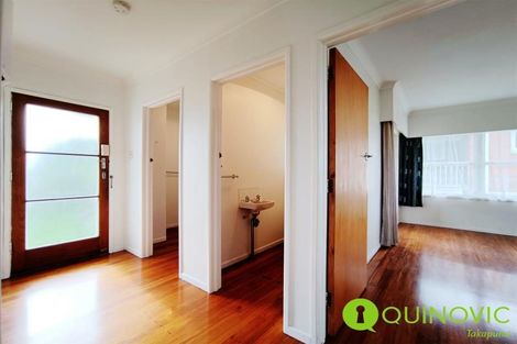 Photo of property in 520 Glenfield Road, Glenfield, Auckland, 0629