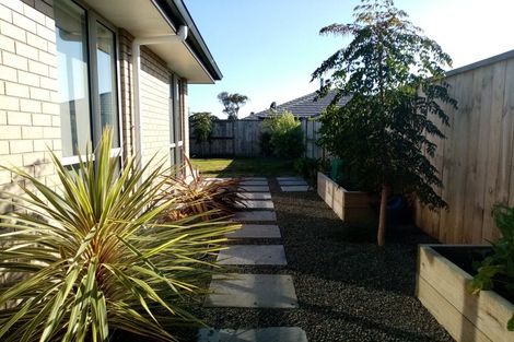 Photo of property in 11 Kaurinui Crescent, One Tree Point, 0118