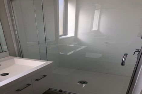 Photo of property in 60a Seymour Road, Sunnyvale, Auckland, 0612