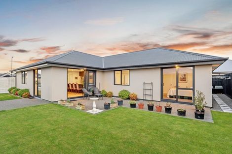 Photo of property in 8 Hanmer Crescent, Rangiora, 7400